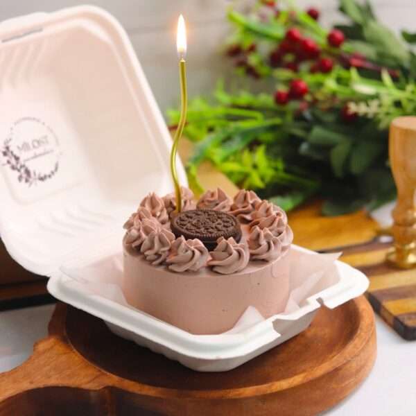 Chocolate Oreo bento cake with swirls piping