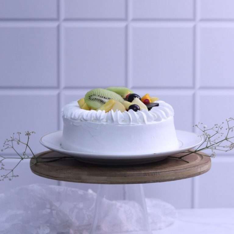 A vanilla cake with fresh mixed fruits