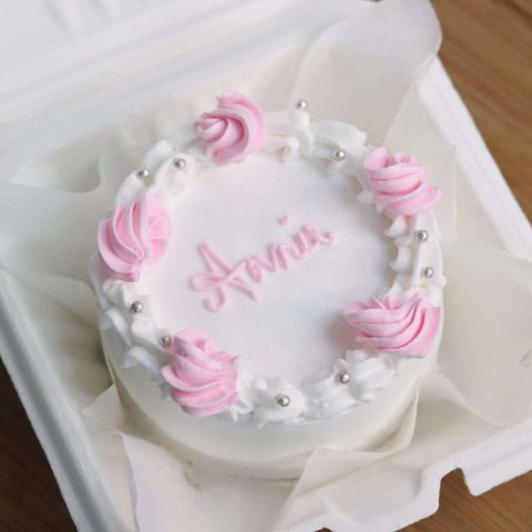 White and pink bento cake