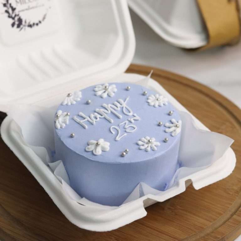 Blue bento cake with floral design