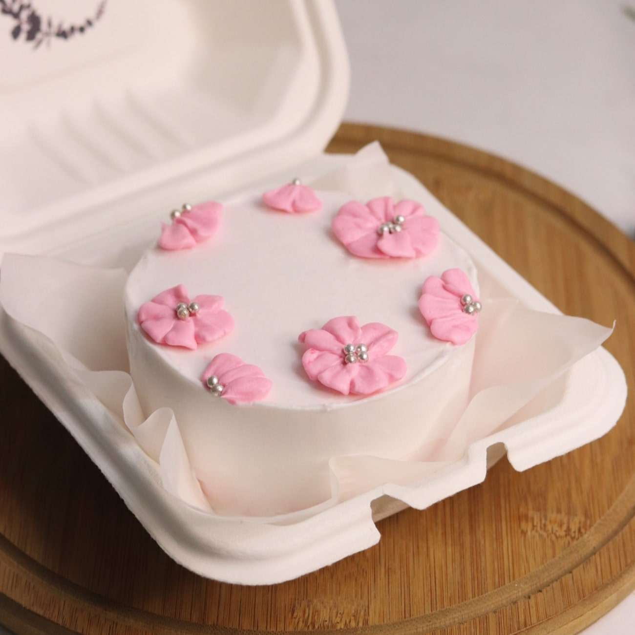 Simple pink floral bento cake