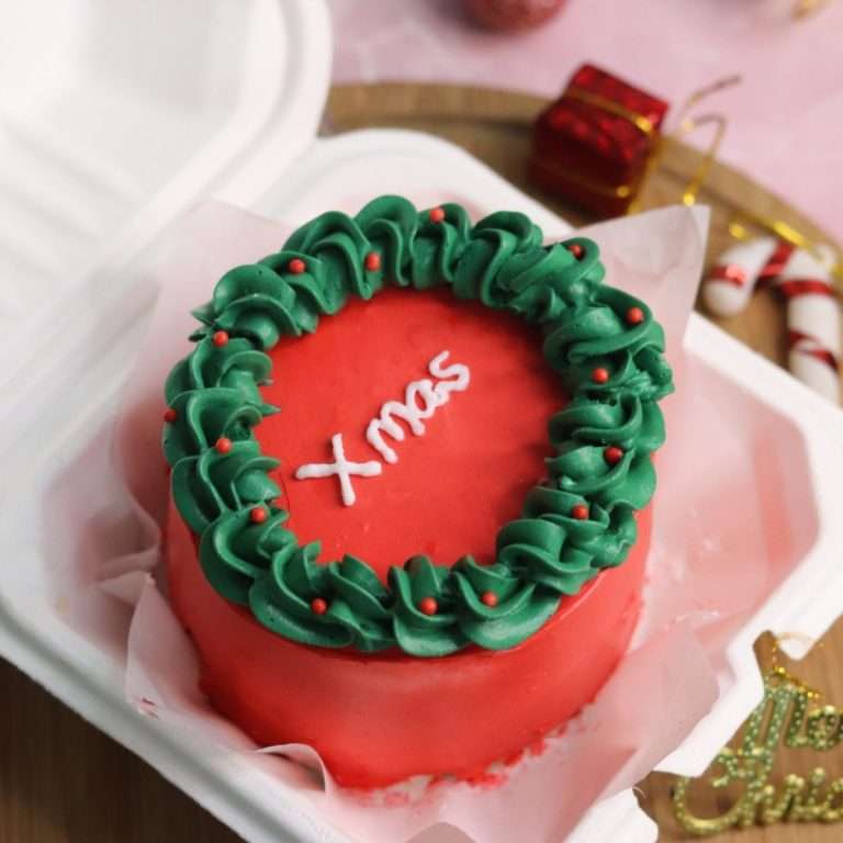 red Christmas bento cake with green piping